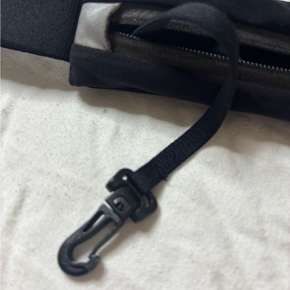 lululemon athletica Black everywhere Belt Bag - Picture 3 of 6